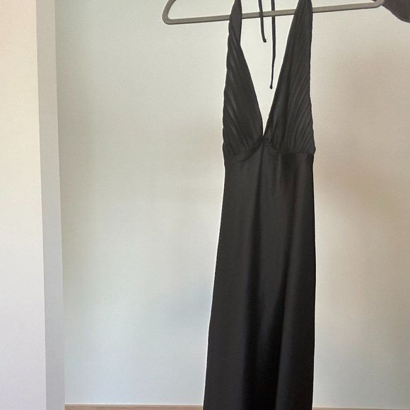 DYNAMITE BNWT BLACK HALTER SATIN DRESS WITH SLIT - Picture 2 of 7